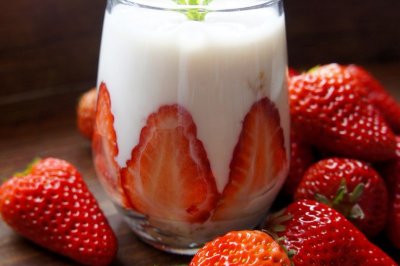 草莓季的草莓酸奶