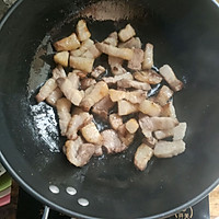 五花肉炒毛豆的做法图解2