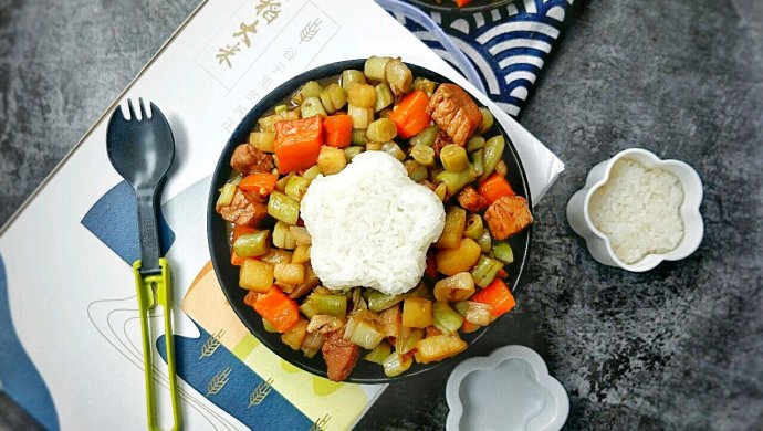 冬天在炖菜中加入米饭，儿子最喜欢~