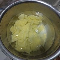 [10分钟系列]红蘑炒土豆片的做法图解1