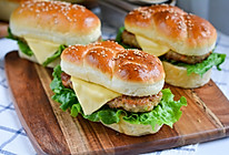 #浪漫七夕 共度“食”光#牛奶面包猪肉汉堡的做法