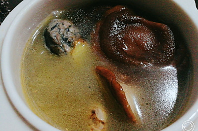 乌鸡菌菇汤