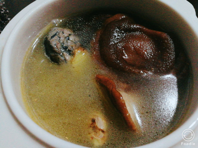 乌鸡菌菇汤的做法