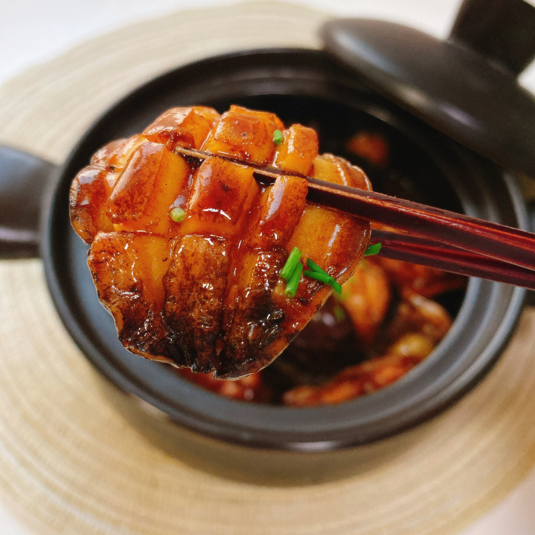 鲍鱼砂锅鸡翅的做法