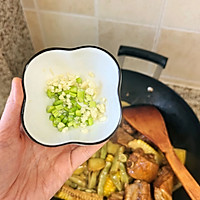 #春日露营#铁锅炖贴饼子的做法图解11