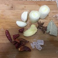东北小鸡炖蘑菇的做法图解3
