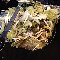 酸菜焖鱼的做法图解3