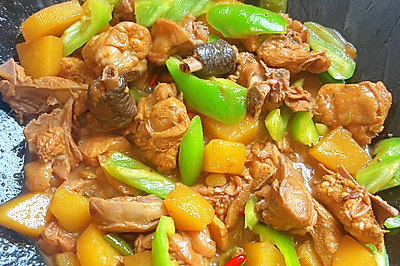 鲜香味美的家常土豆烧鸡块
