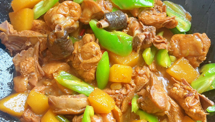 鲜香味美的家常土豆烧鸡块