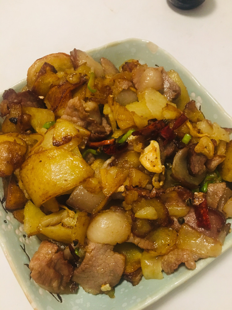 干锅腊肉土豆片的做法