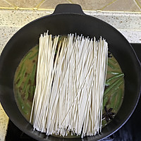豆角排骨焖面的做法图解7
