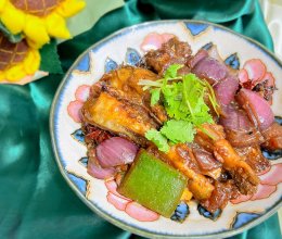 #花式炖煮不停歇#超下饭的萝卜皮酱炖鱼的做法