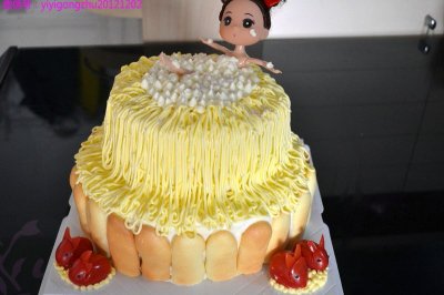 双层洗澡娃娃生日蛋糕