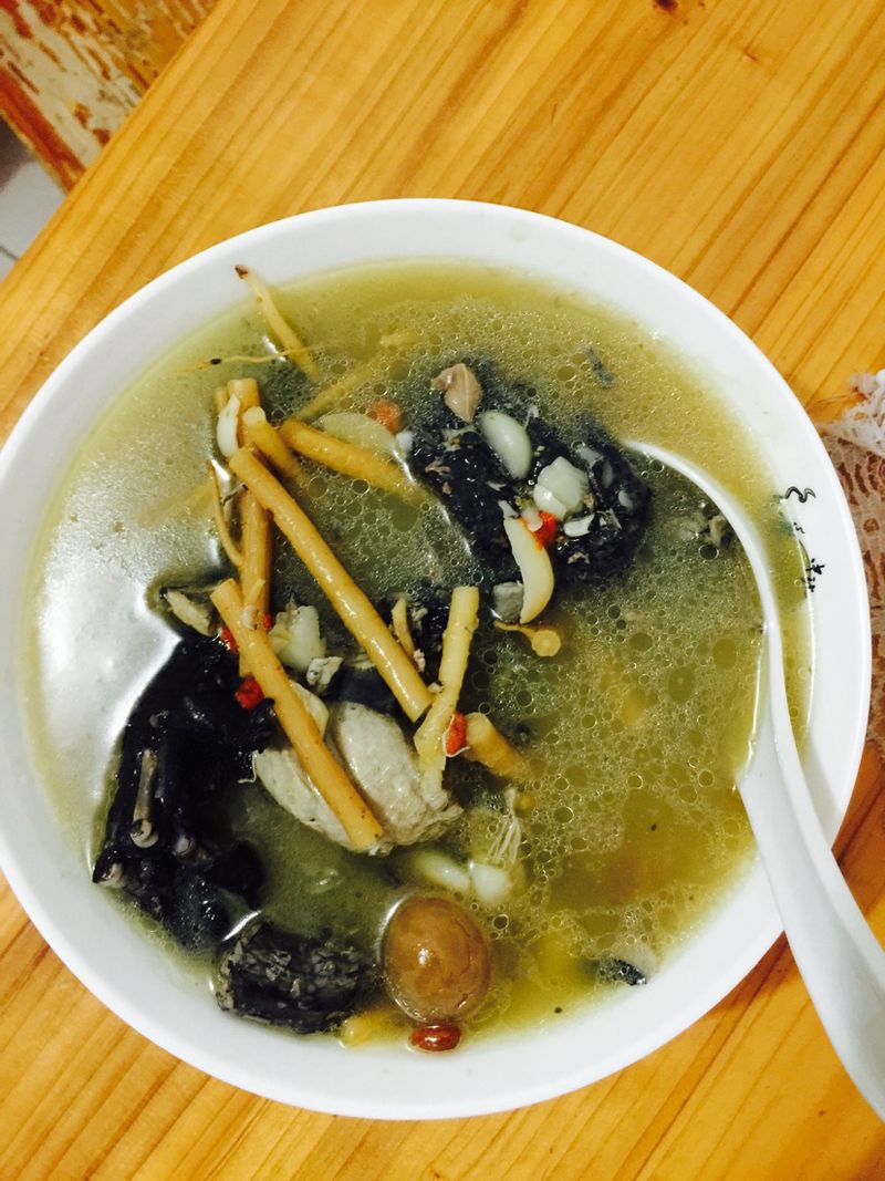 滋补乌鸡汤