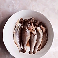 #暖冬酱在手，嗨吃部队锅#韩式辣酱烤小黄鱼的做法图解1