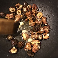 土豆香菇炖排骨的做法图解3