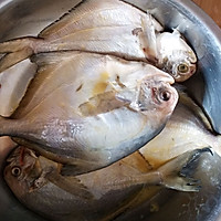 红烧小炖鲳鱼的做法图解1