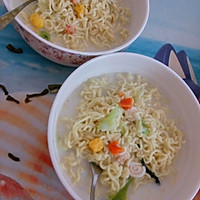 鲜虾鱼板面的做法图解4