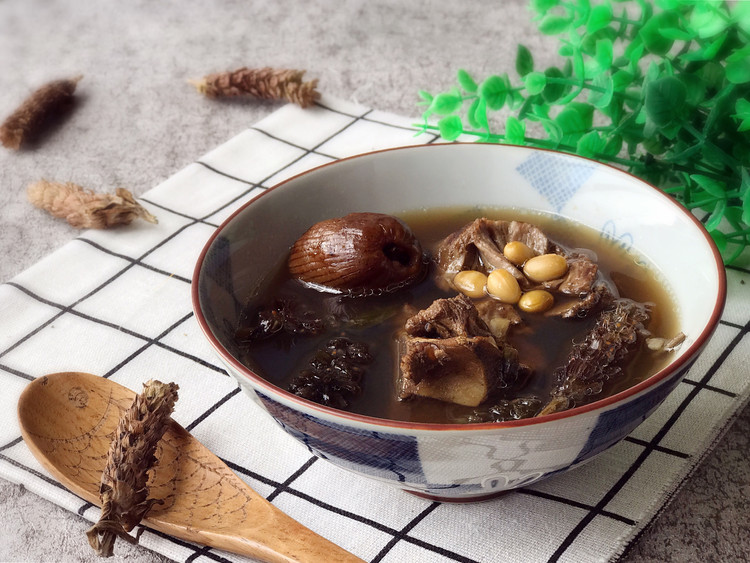 药膳养生 祛斑消痘 夏枯草黄豆猪骨汤的做法