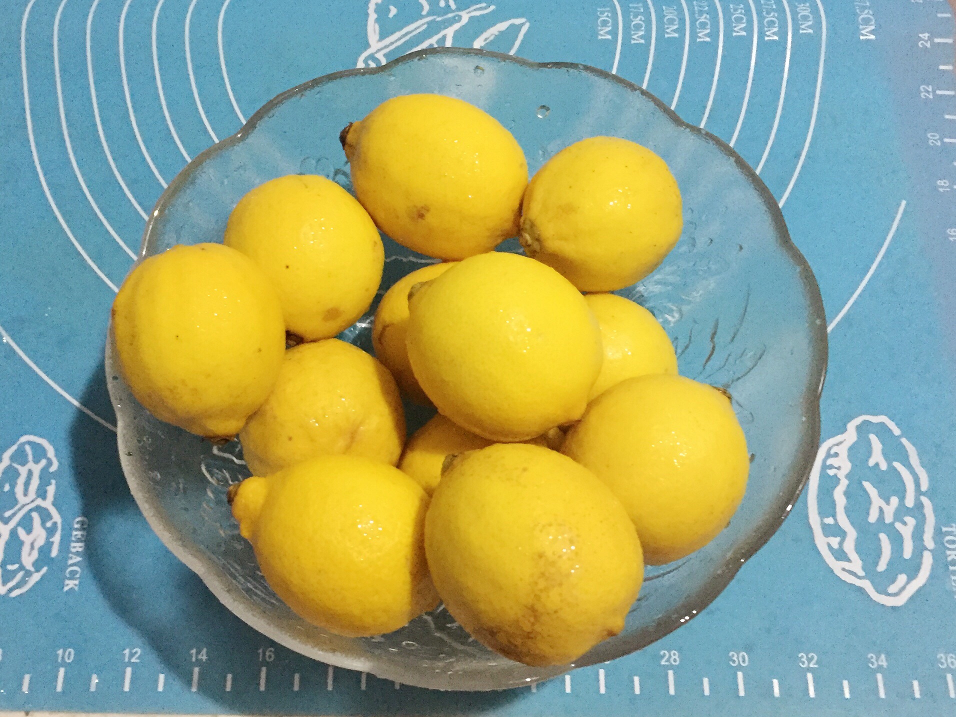 【中餐厅】赵薇推荐的蜂蜜柠檬怎么做_【中餐厅】赵薇推荐的蜂蜜柠檬的做法_豆果美食