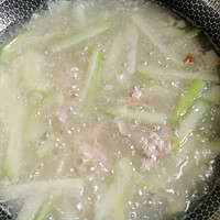 冬瓜虾米淡菜粉丝瘦肉汤的做法图解4