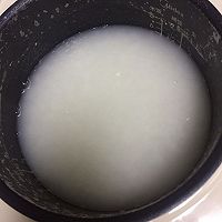 皮蛋瘦肉粥——简单美味的家常做法的做法图解5