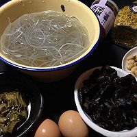 鸡蛋木耳炒粉的做法图解1