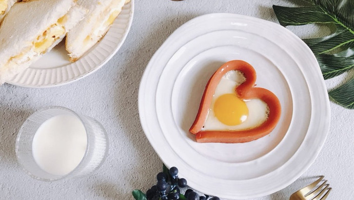 爱心火腿煎蛋 宝宝喜欢的简单快手早餐