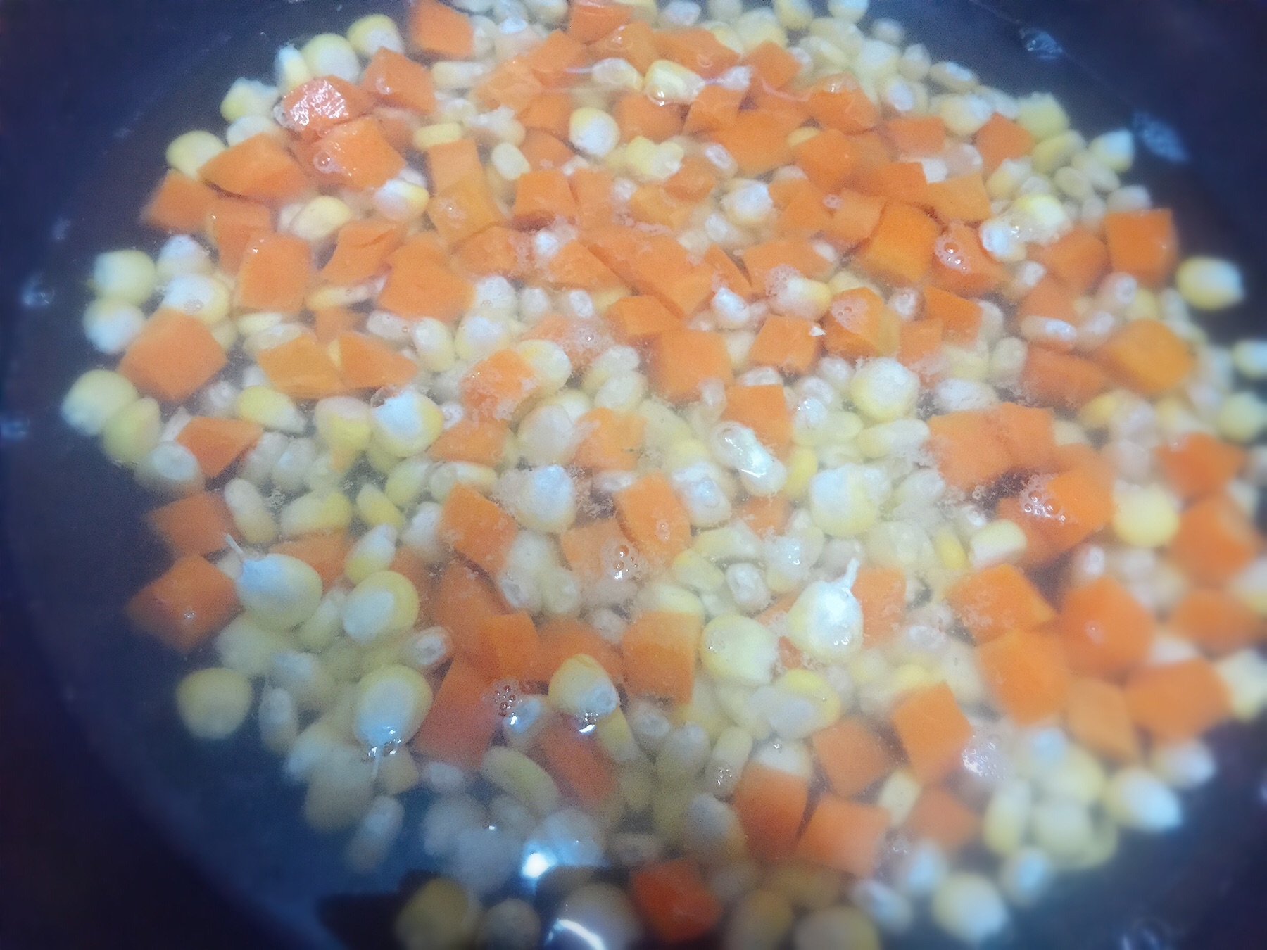 胡萝卜玉米炒肉粒怎么做_胡萝卜玉米炒肉粒的做法_豆果美食