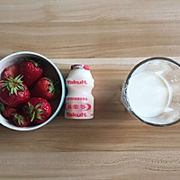 草莓养乐多牛奶的做法图解1