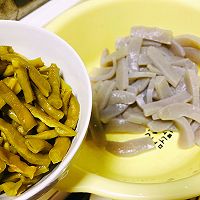 #年夜饭上桌啦#陕南酸豆角炒魔芋的做法图解1