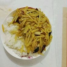 酸辣土豆丝盖浇饭