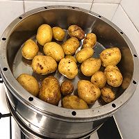 孜然香煎小土豆的做法图解2