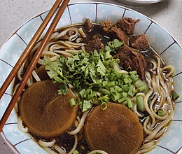 懒人牛肉面（小孩都能吃的牛肉面）的做法