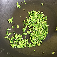 家常韭菜鸡蛋饺子的做法图解3