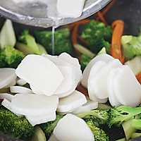 春天的颜色：杂蔬沙茶炒年糕的做法图解7