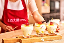 【小K挚友】炎夏不开烤箱也能做甜品：水果酸奶慕斯杯的做法