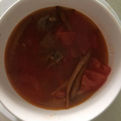 下奶汤：西红柿牛腩汤（加黄花菜）