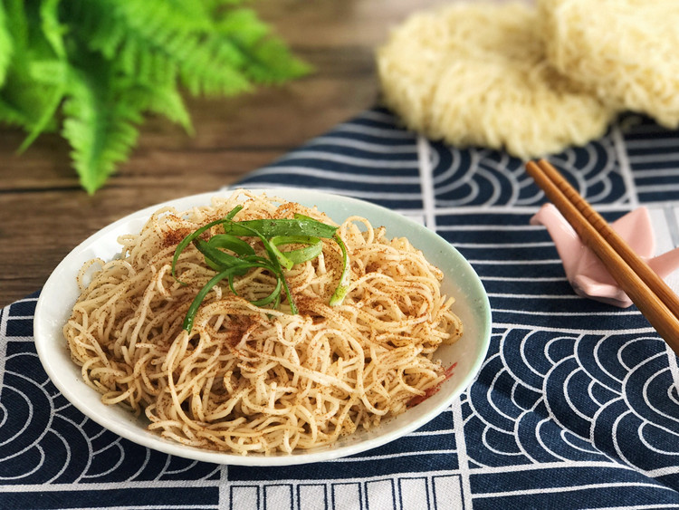 素面也能很美味 早餐 宵夜 虾子烩面的做法