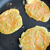 宝宝辅食春笋胡萝卜鸡蛋饼的做法图解5
