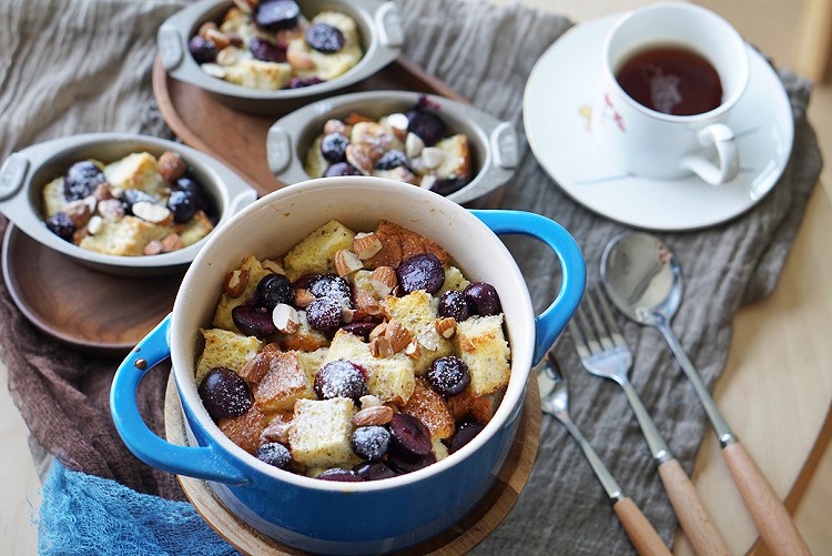 健康早餐｜易上手的樱桃蓝莓坚果甜面包布丁的做法