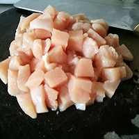 宫爆鸡丁的做法图解1