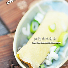 不可不试的家宴凉菜——麻酱鸡丝蛋卷 