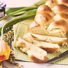#一道菜表白豆果美食#面包这样做，好吃好看又简单，麻花面包