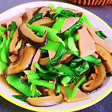 #巨下饭的家常菜#香菇炒青菜，加入午餐肉更招人喜欢