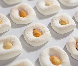 只需三步就能做出脆脆甜甜的小零食---棉花糖饼干的做法