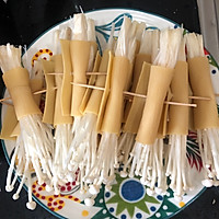 #尽享安心亲子食刻#鸡汁金针菇豆皮卷的做法图解4