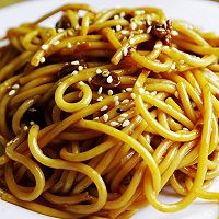 简单快手｜5分钟秘制美味黄豆酱拌面的做法图解3