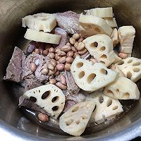 扇骨莲藕汤的做法图解6