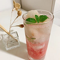 超简单的夏日饮品～西瓜荔枝气泡水～颜值巨高的做法图解8